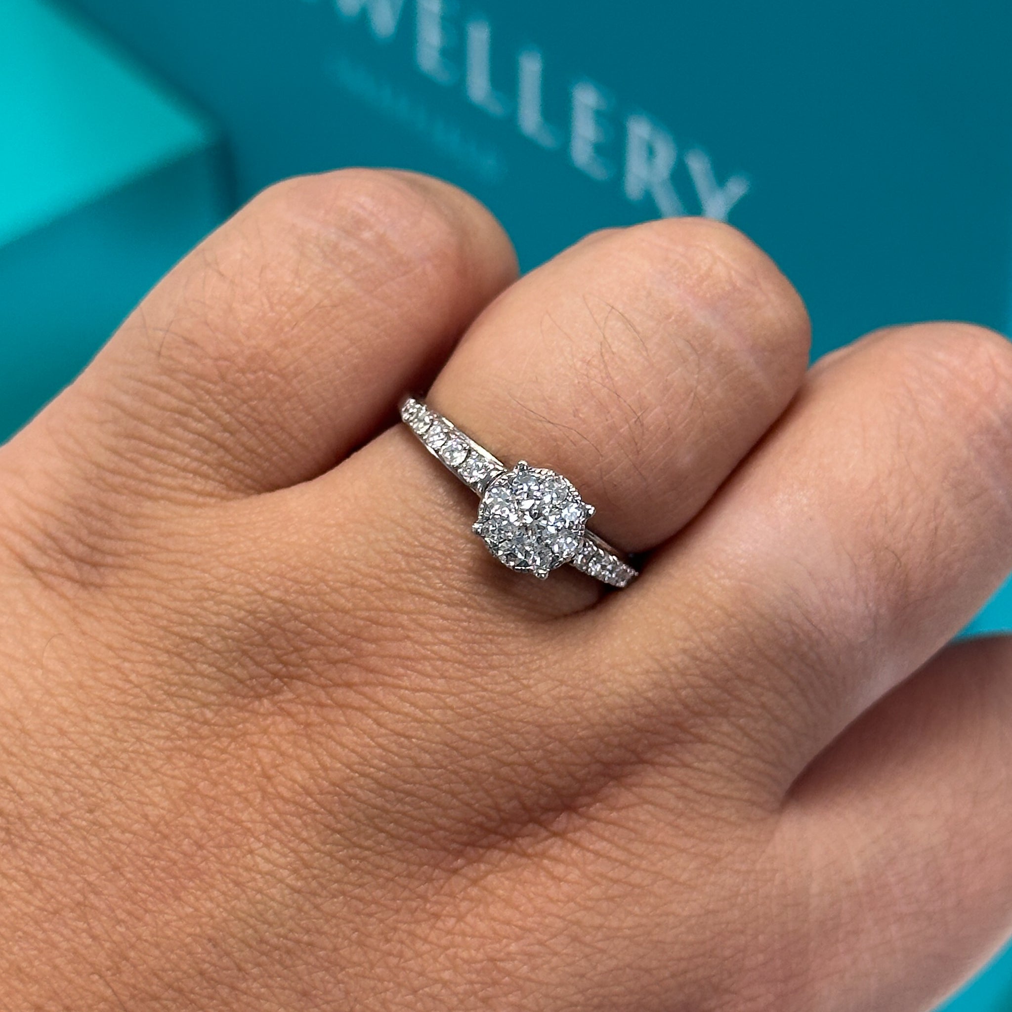 Diamond cluster ring in 18ct white gold, 0.50ct