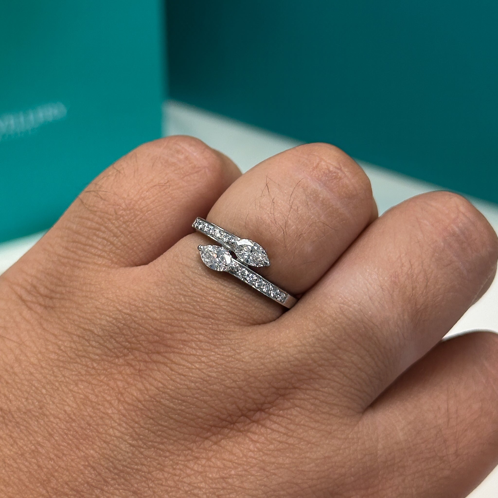 Marquise and brilliant cut diamond ring in platinum, 0.61ct total