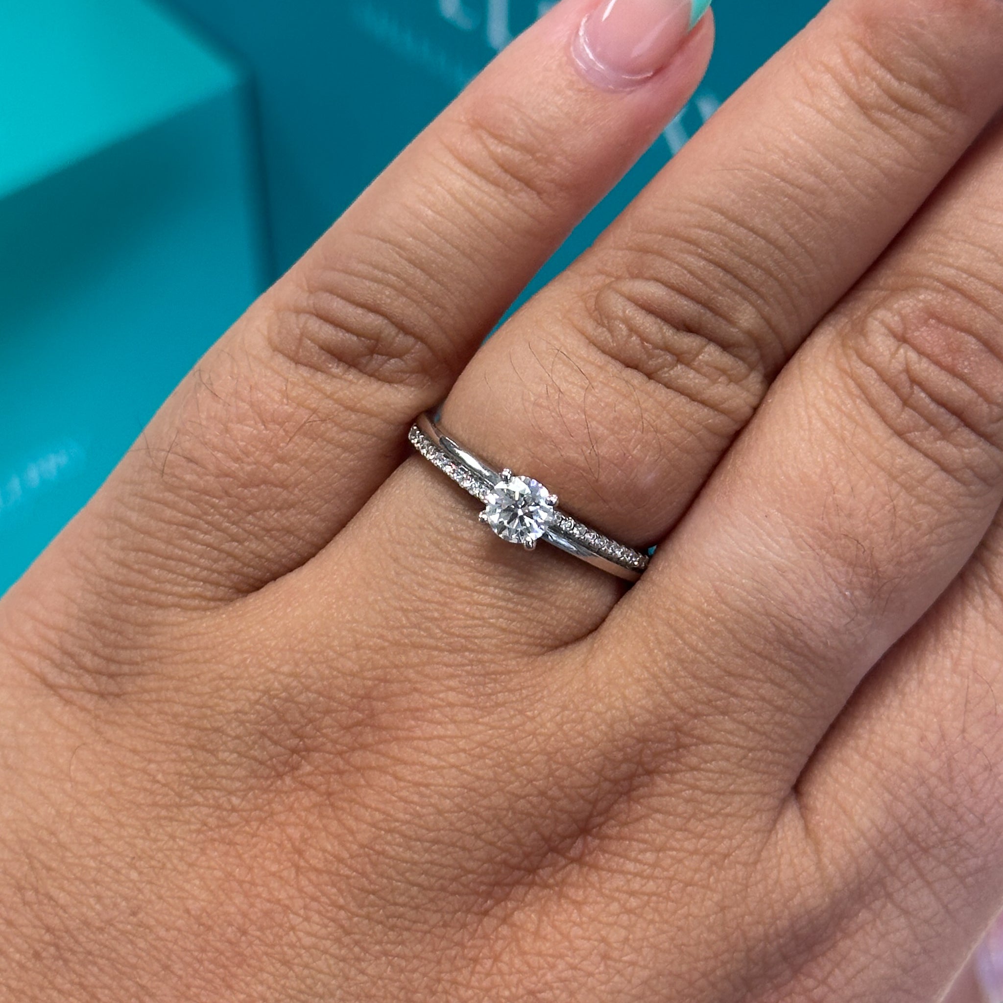 Diamond ring with diamond set shoulders in 18ct white gold, 0.42ct