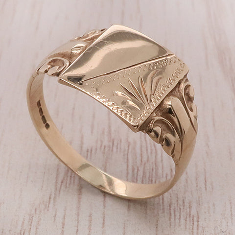 Partially engraved rectangular signet ring in 9ct gold