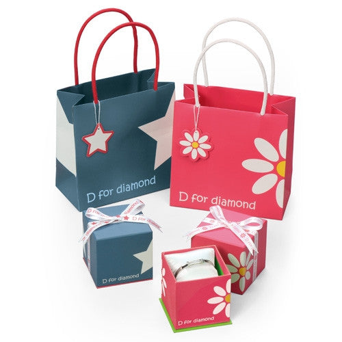 Neckwear - Mother of pearl flower pendant and chain in silver - PA Jewellery