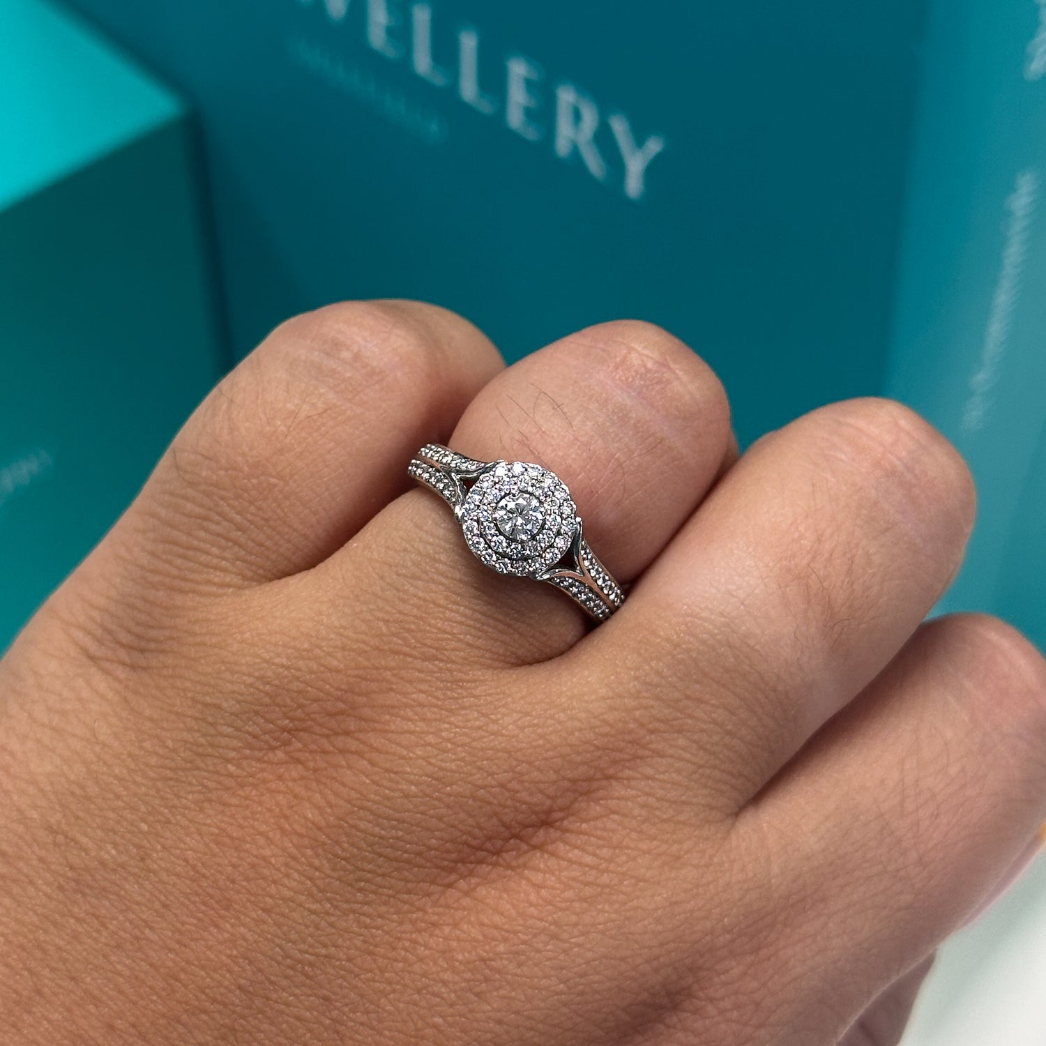 Diamond cluster ring in 9ct white gold, 0.50ct