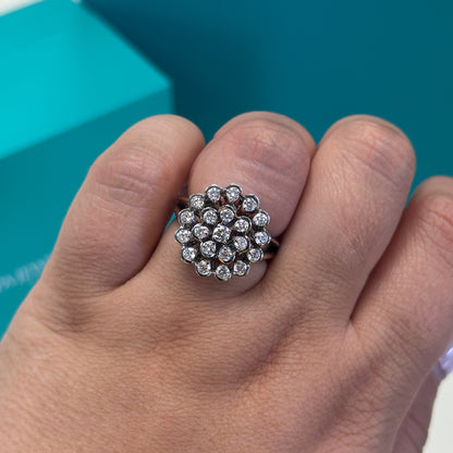 Diamond cluster ring in 18ct white gold, 0.89ct