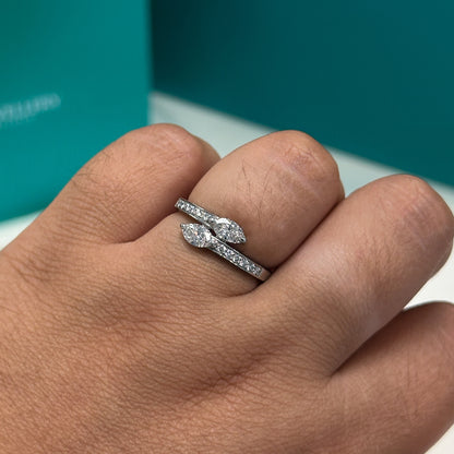 Marquise and brilliant cut diamond ring in platinum, 0.61ct total