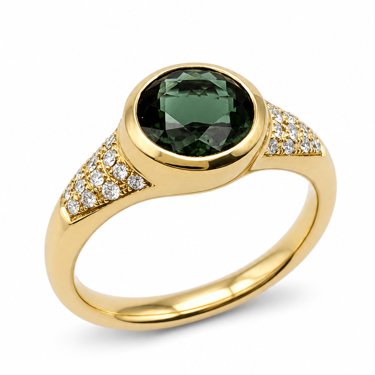 Green Tourmaline &amp; Diamond Ring with Diamond Set Shoulders in 18ct Yellow Gold