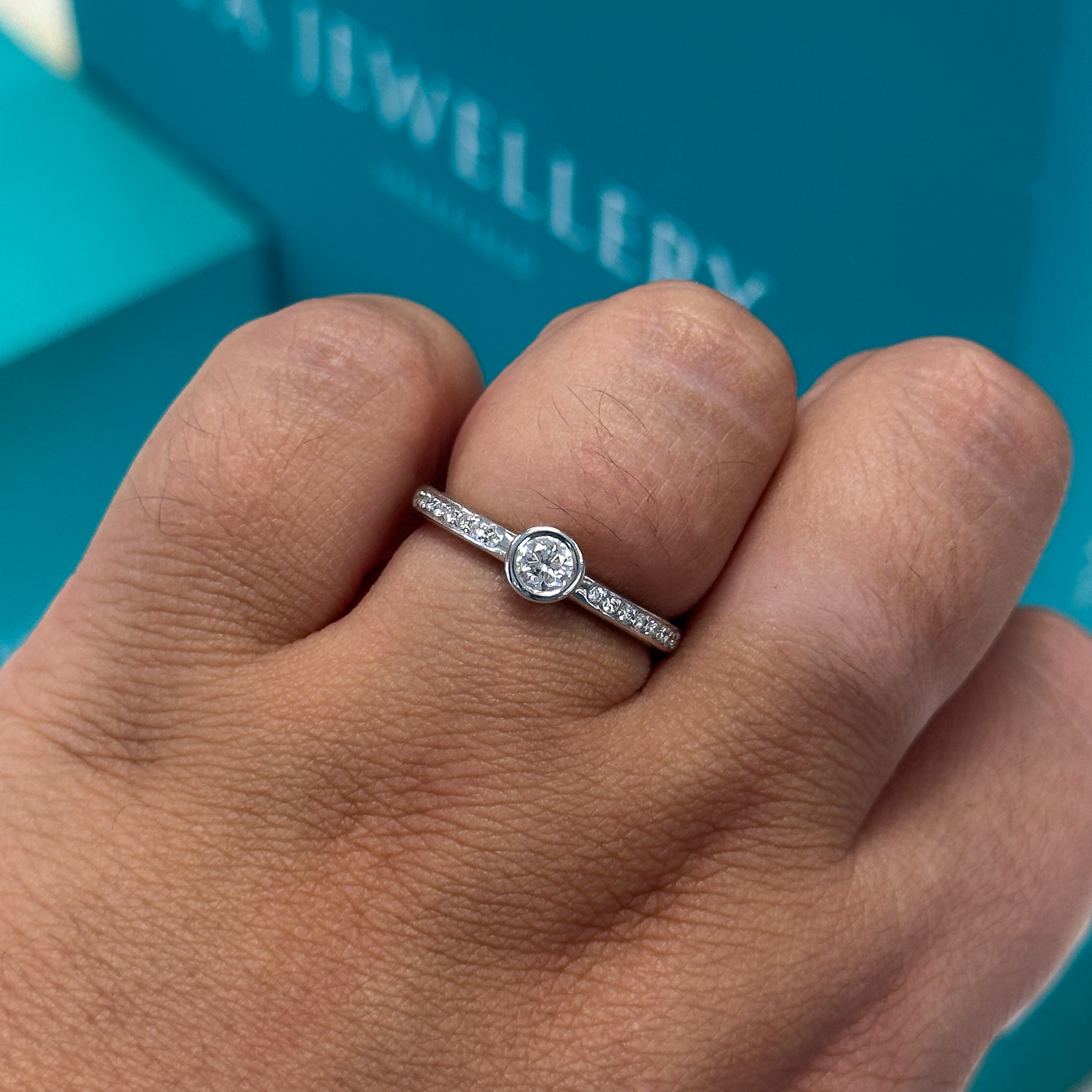 Diamond ring with diamond set shoulders in 18ct white gold, 0.30ct