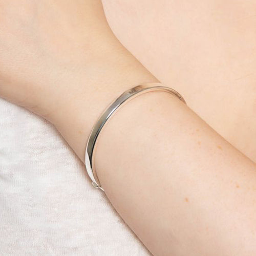 Hinged Flat Bangle in Silver.