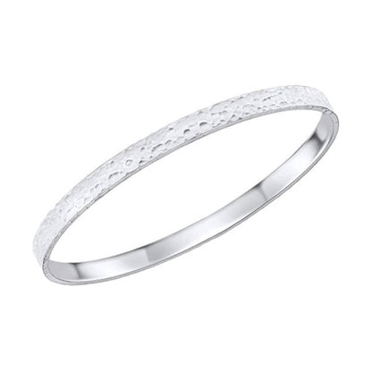 Hammered detail bangle in silver.