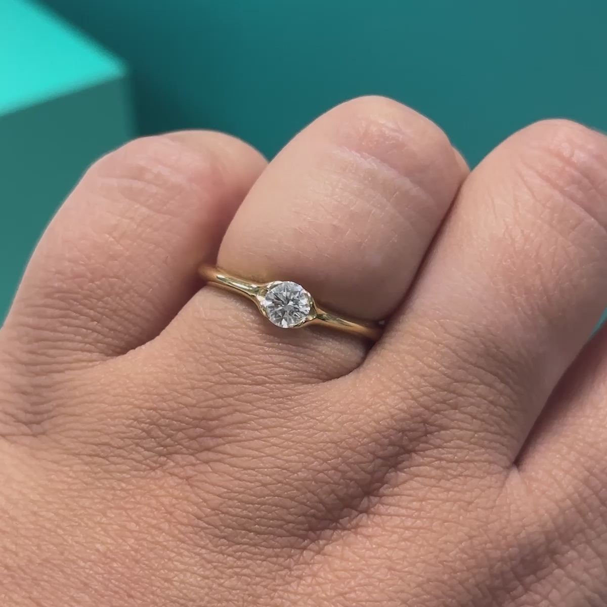 Diamond solitaire ring in 18ct yellow gold, 0.36ct