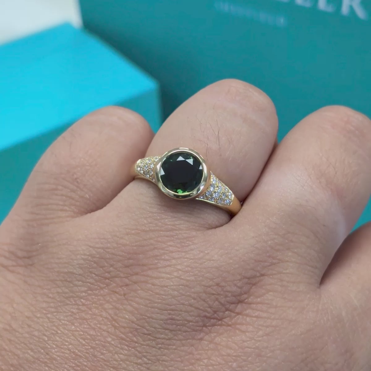 Green Tourmaline &amp; Diamond Ring with Diamond Set Shoulders in 18ct Yellow Gold
