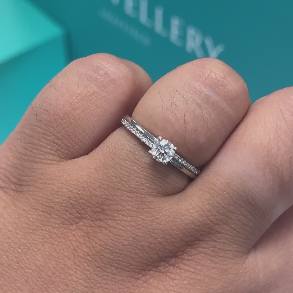 Diamond ring with diamond set shoulders in 18ct white gold, 0.42ct