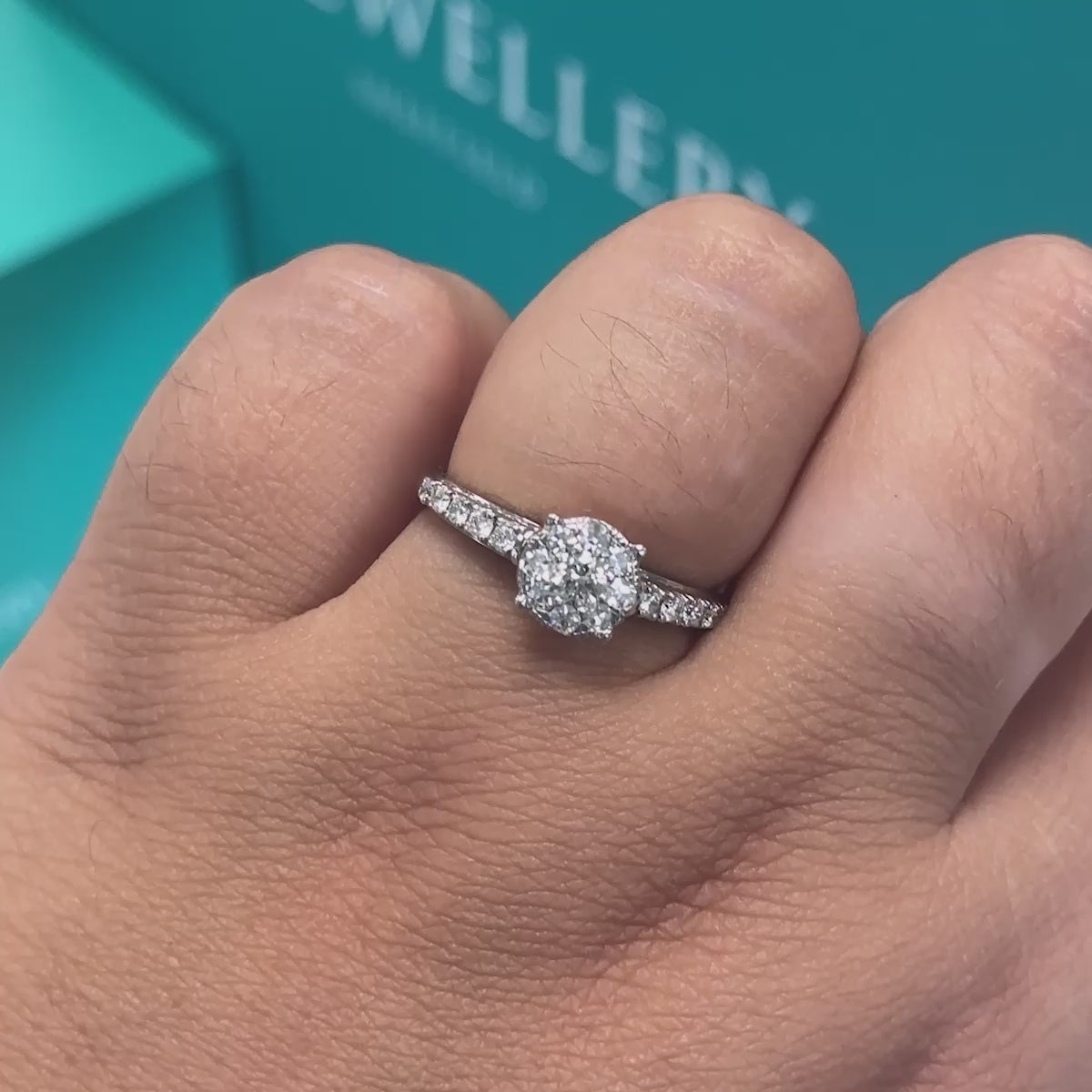 Diamond cluster ring in 18ct white gold, 0.50ct