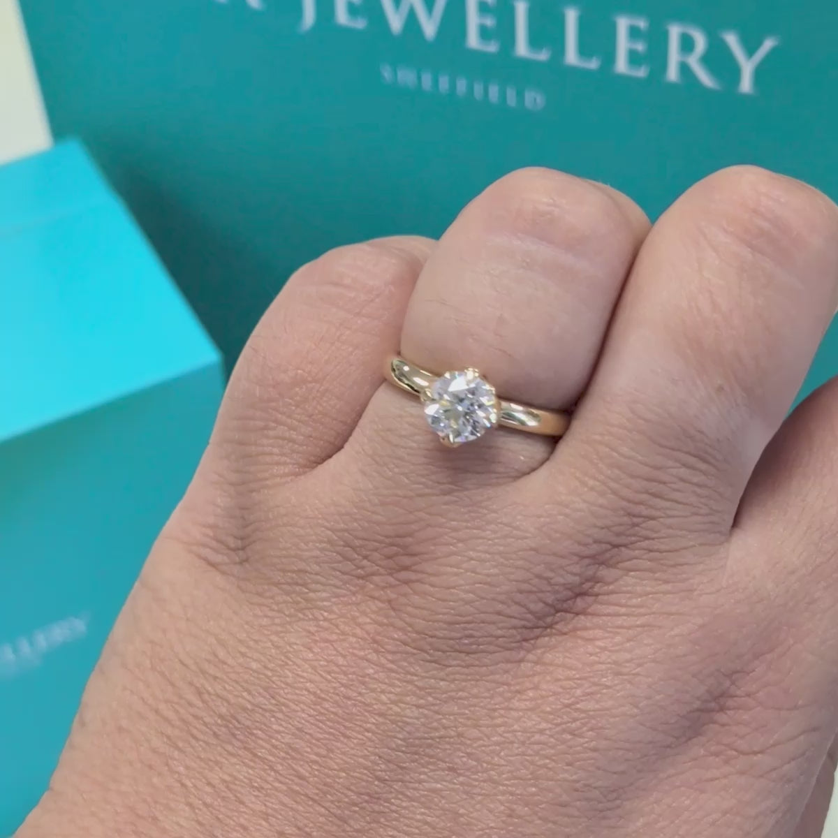 Brilliant Diamond Solitaire Engagement Ring in 18ct Gold, 1.02ct