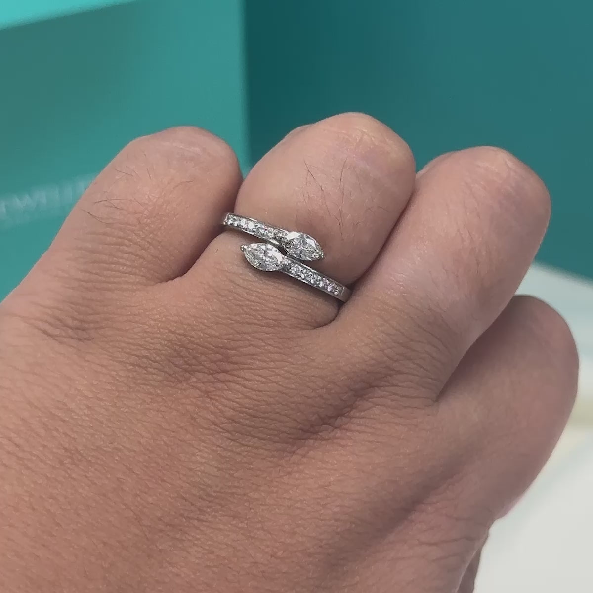 Marquise and brilliant cut diamond ring in platinum, 0.61ct total