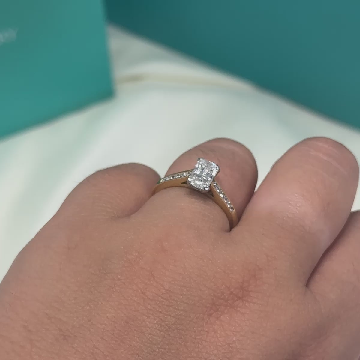 Phoenix Cut diamond ring with diamond shoulders in 18ct yellow gold and platinum, 1.17ct