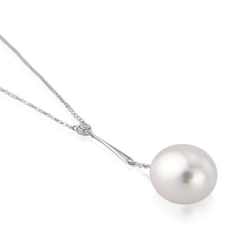 9ct white gold pearl and diamond necklace.