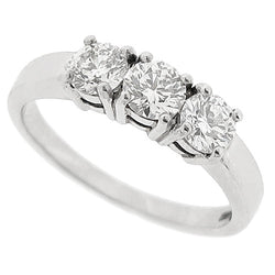Brilliant cut diamond three stone ring in platinum, 1.01ct