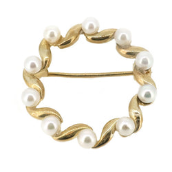 Cultured pearl circular brooch in 9ct gold
