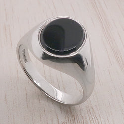 Onyx signet ring in 9ct white gold