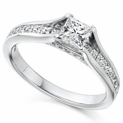 Ring - Princess and brilliant cut diamond ring in platinum, 1.08ct.  - PA Jewellery