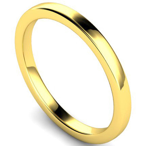 Edged slight court profile wedding ring in yellow gold, 2mm width